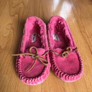 Minnetonka moccasins Cassie slippers suede leather shoes pink youth girls size 2